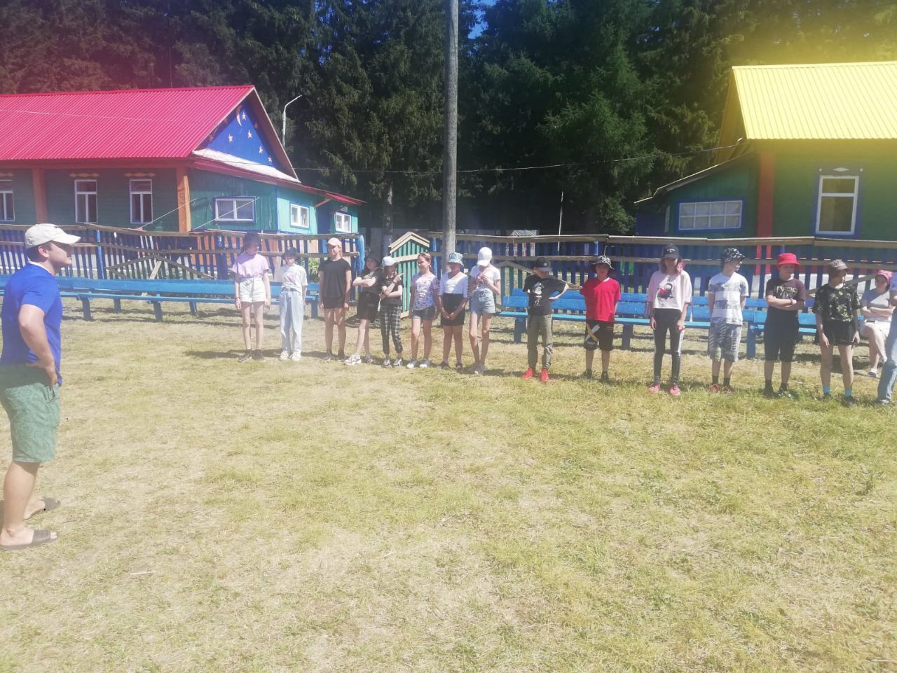 В нурлатском лагере «Заречный» детей знакомят с разными видами плавания