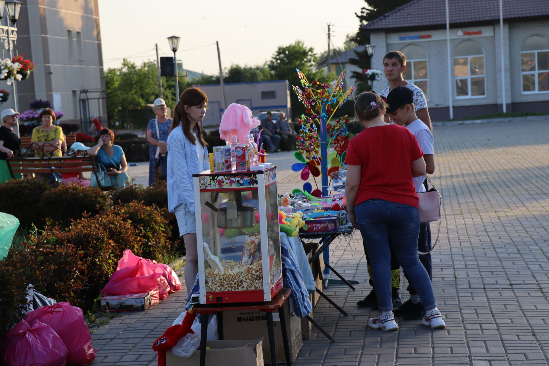 В День семьи, любви и верности в Нурлате прошло праздничное мероприятие