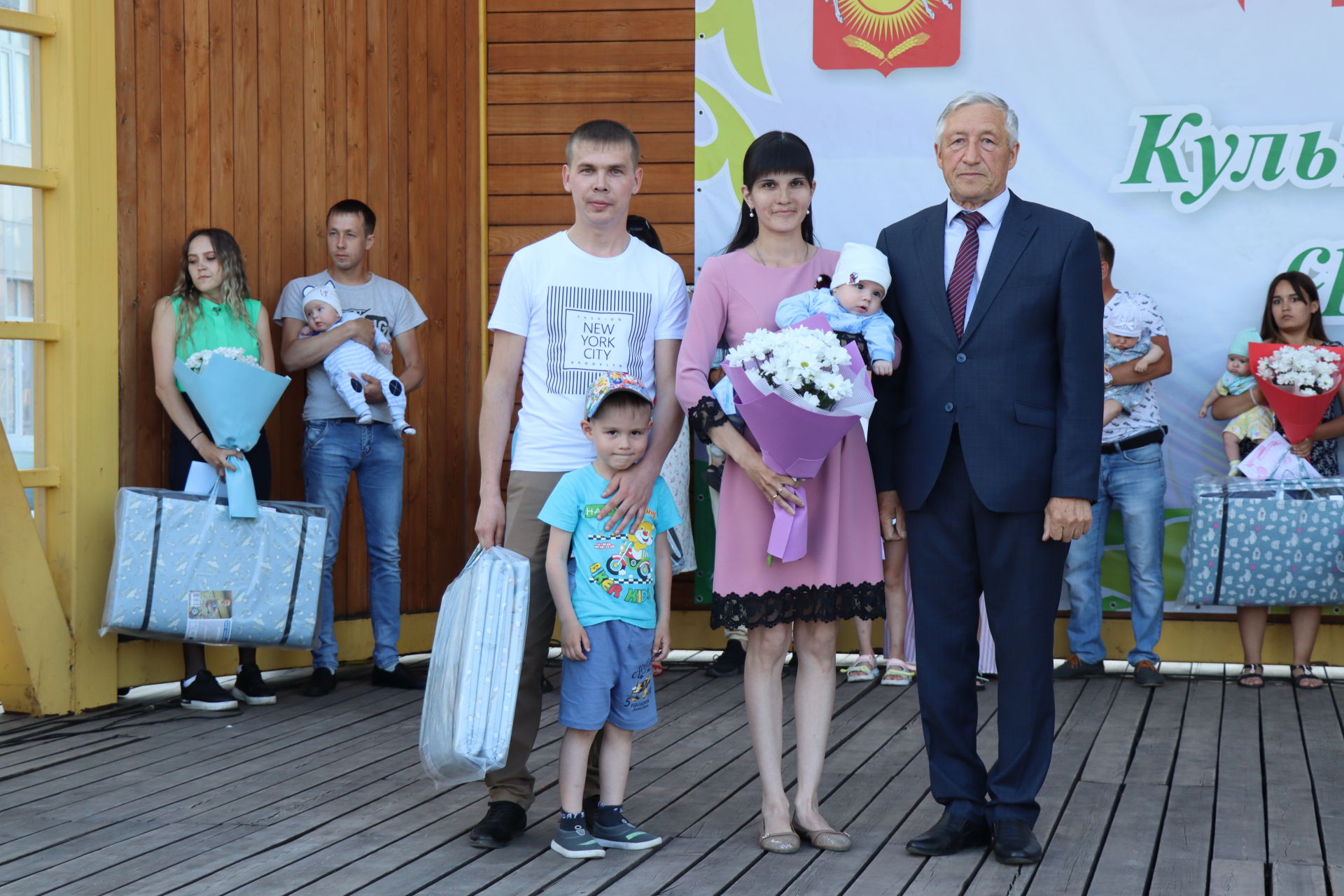 В День семьи, любви и верности в Нурлате прошло праздничное мероприятие