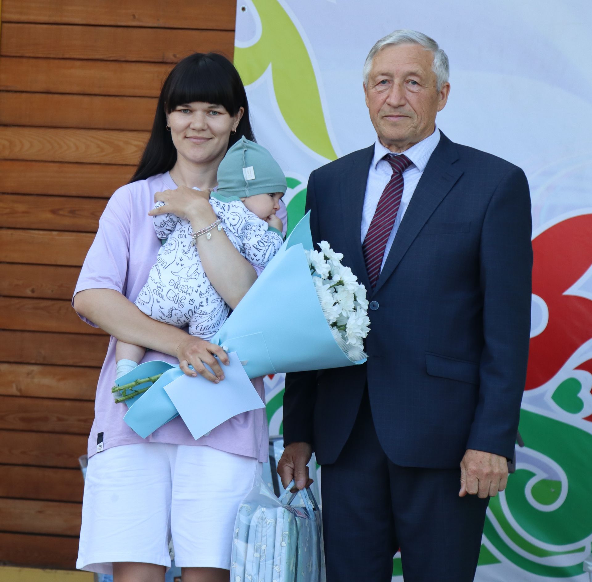 В День семьи, любви и верности в Нурлате прошло праздничное мероприятие