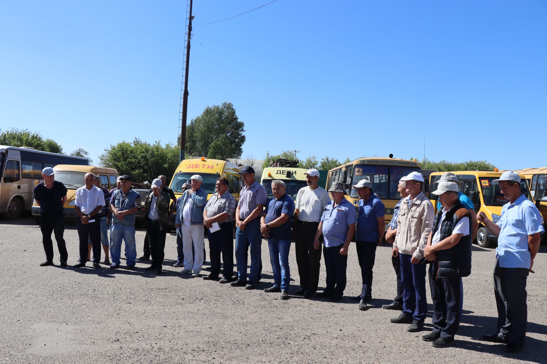 В Нурлате перед началом учебного года проверяют школьные автобусы