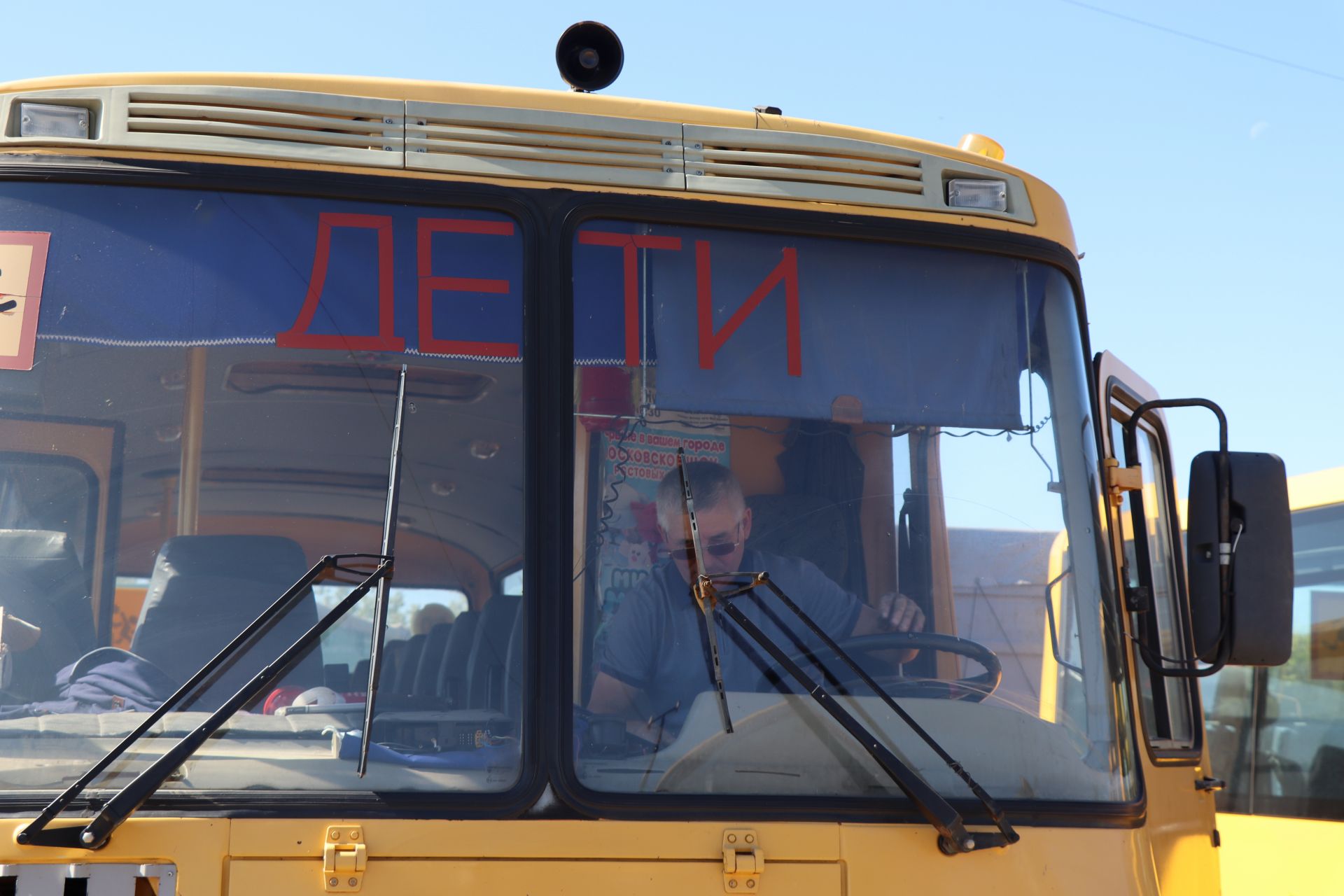 В Нурлате перед началом учебного года проверяют школьные автобусы