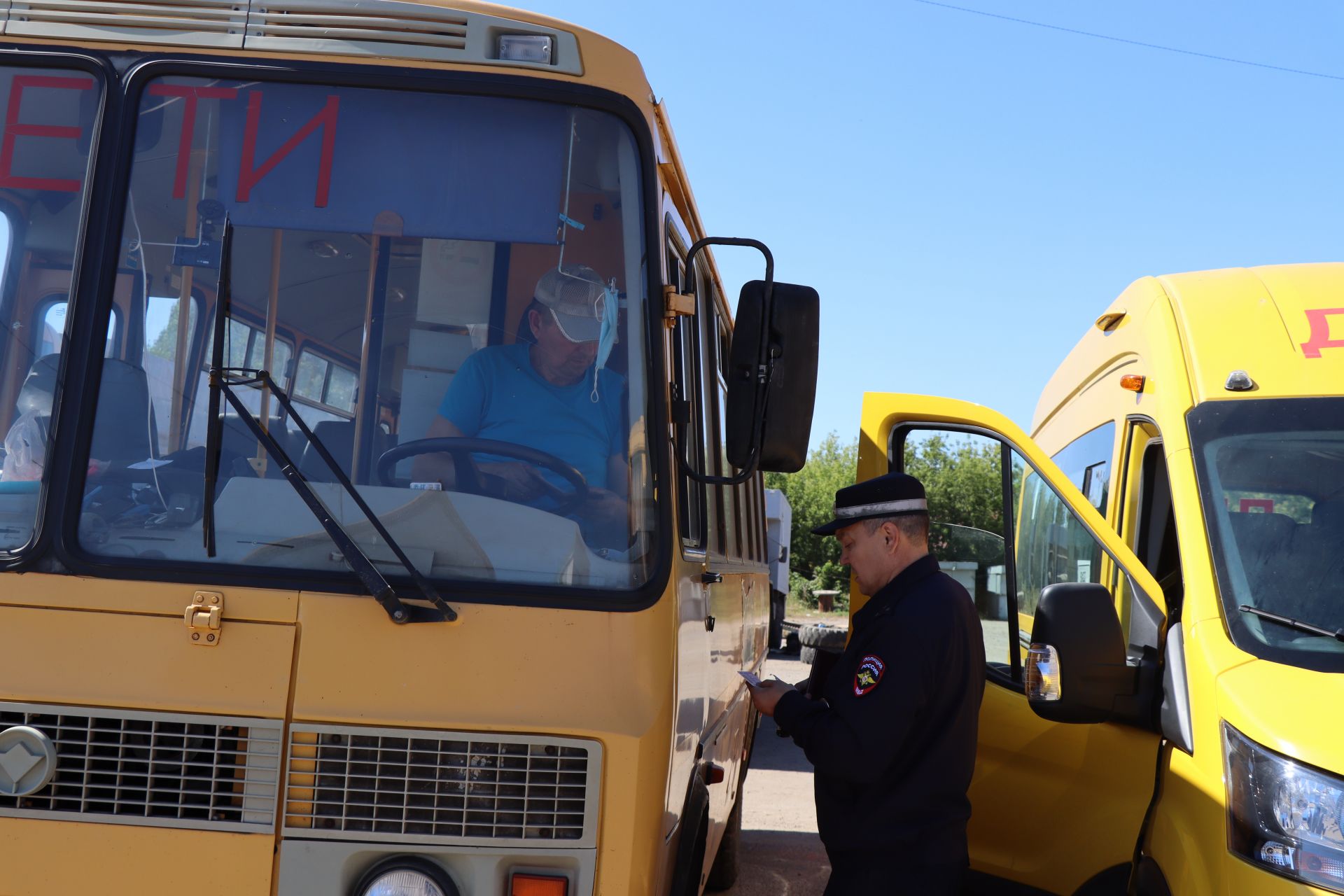 В Нурлате перед началом учебного года проверяют школьные автобусы