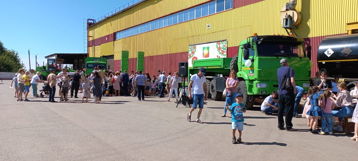 В Нурлате провели детский Сабантуй со сказочными героями