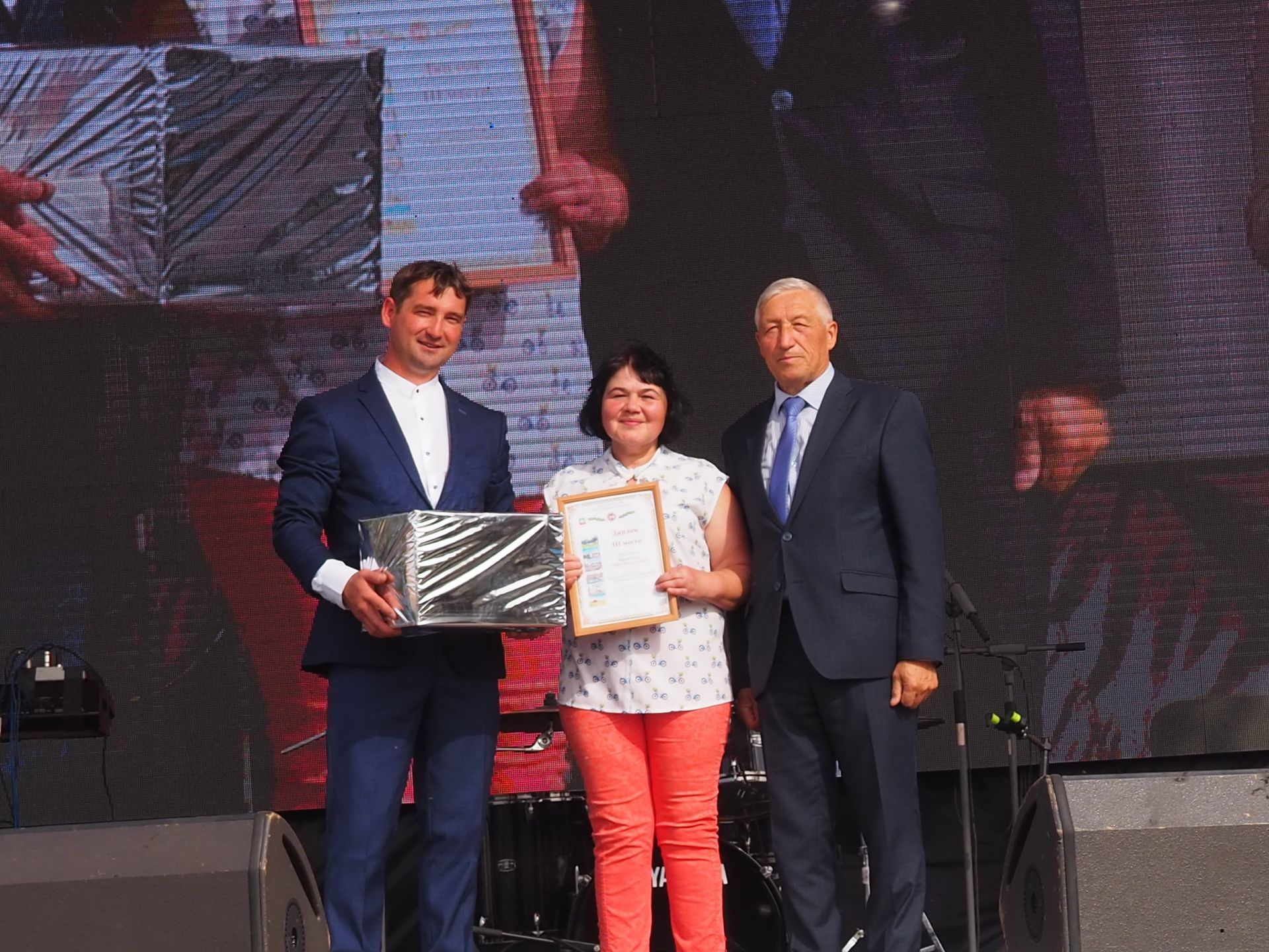 В Нурлате наградили победителей конкурса на лучшее благоустройство, озеленение и цветочное оформление