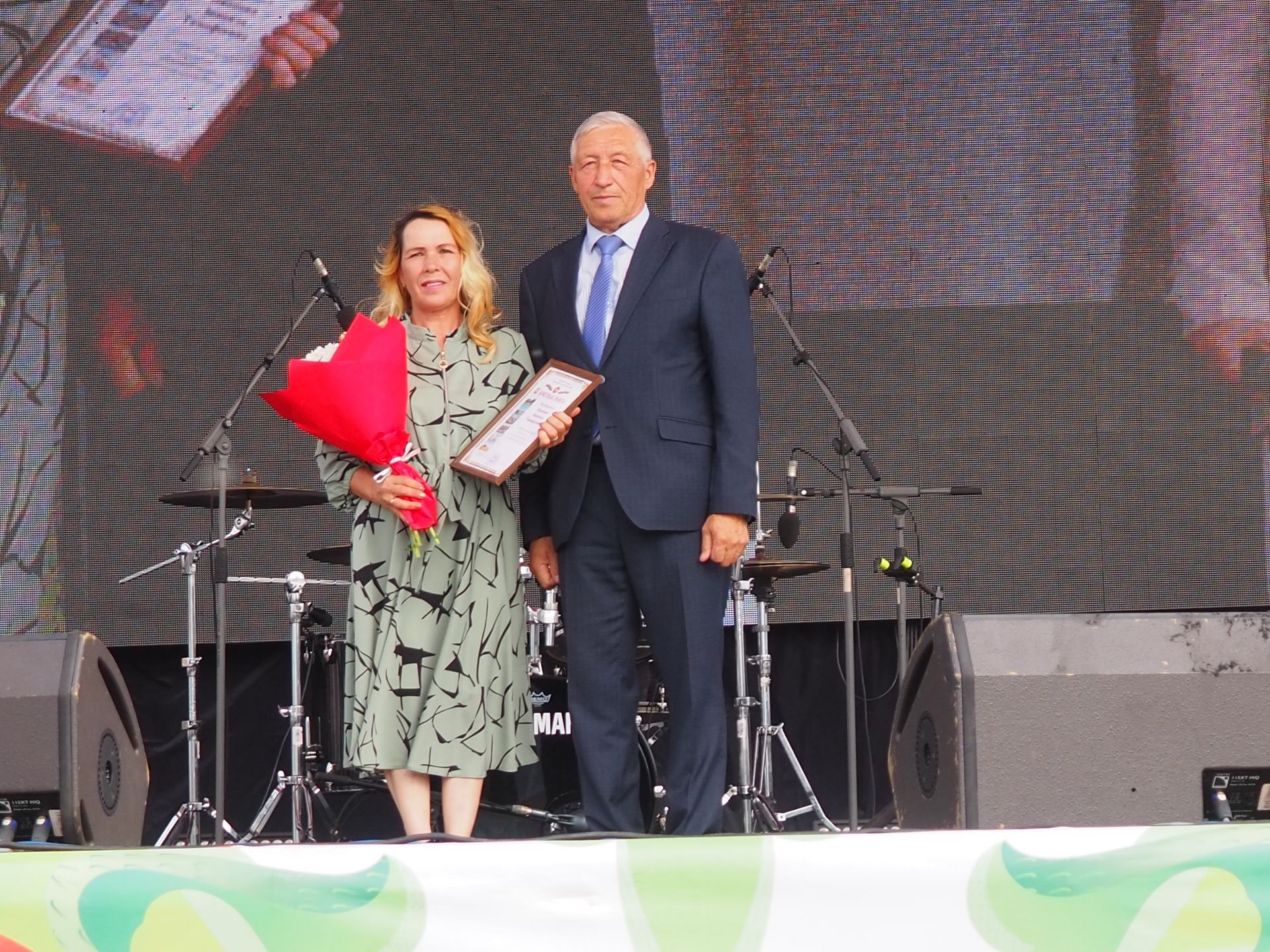 В Нурлате наградили победителей конкурса на лучшее благоустройство, озеленение и цветочное оформление