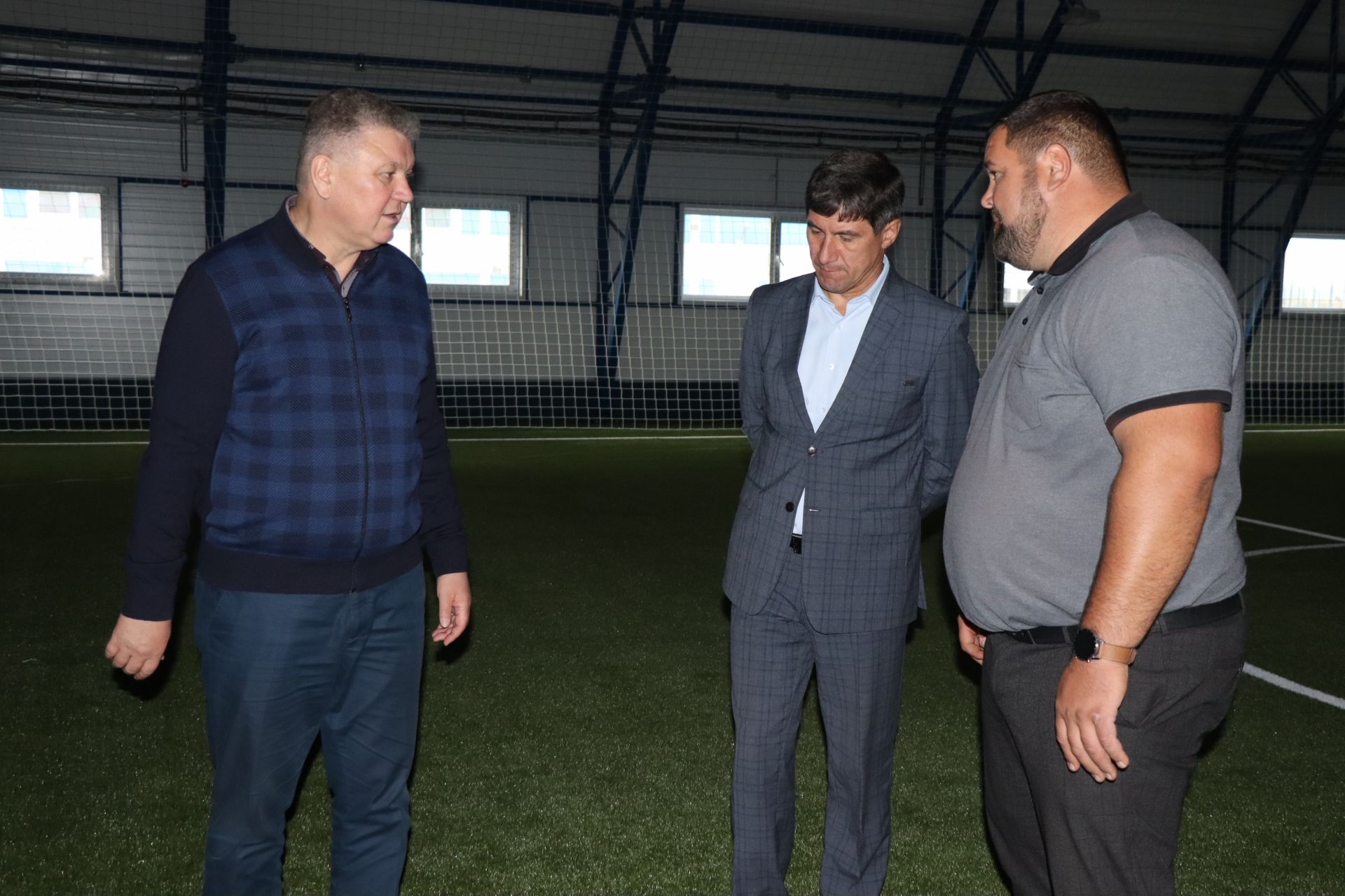 Алмаз Ахметшин посетил строящийся спортивный объект в Нурлате