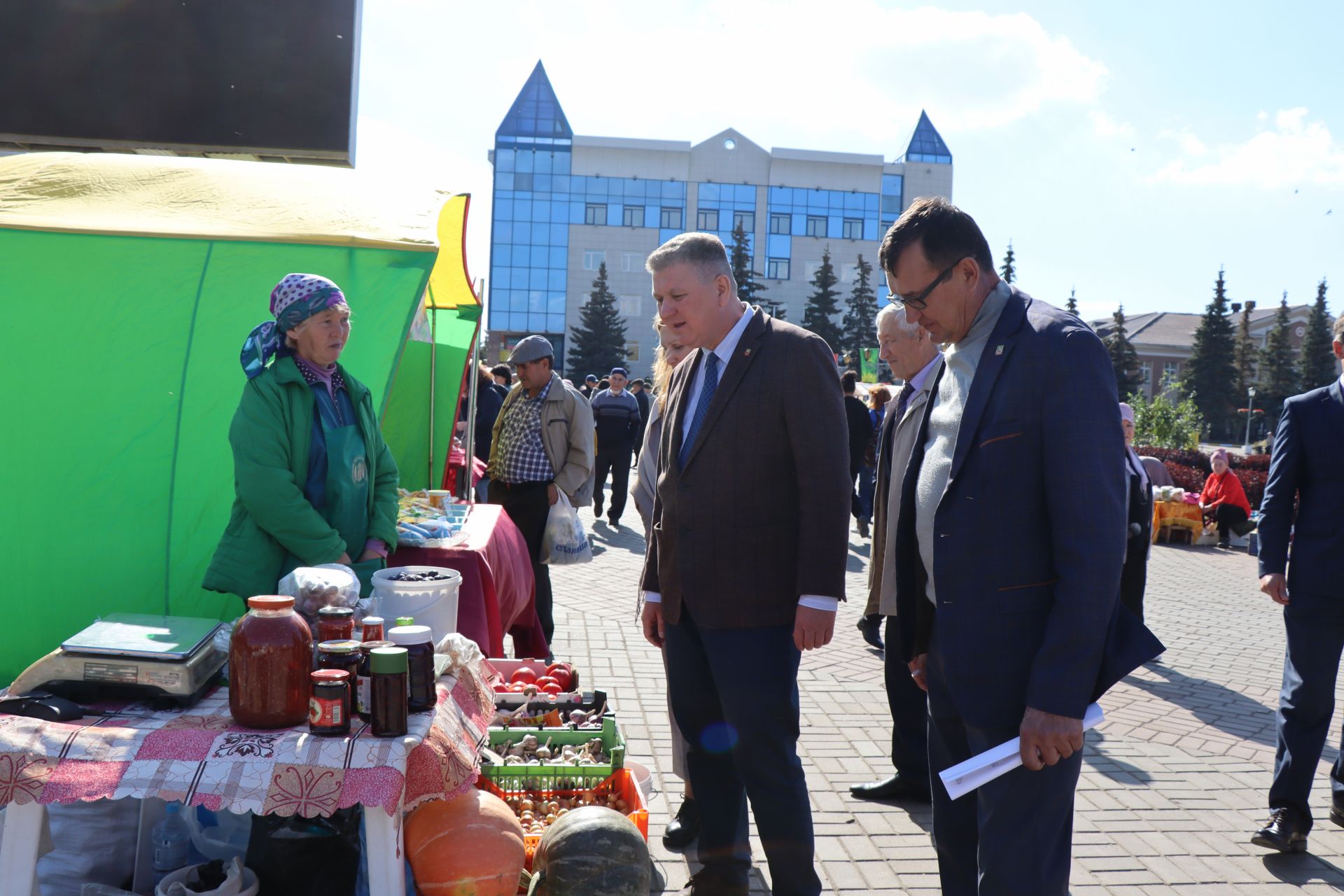 Праздничная ярмарка в Нурлате порадовала изобилием осенней продукции