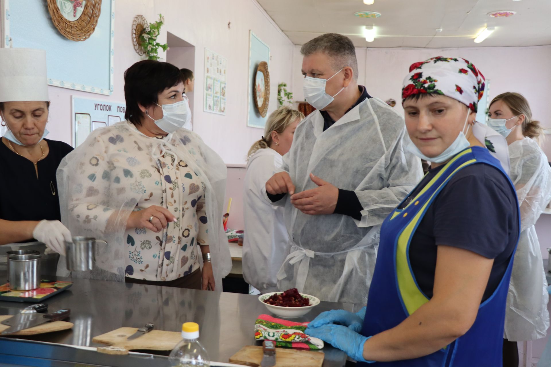 Глава Нурлатского района Алмаз Ахметшин проверил качество школьного питания в сельской школе