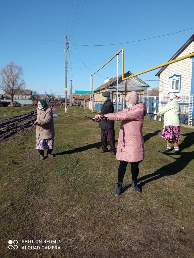 В Нурлатском КЦСОН провели физкультурно-оздоровительное мероприятие с пожилыми гражданами