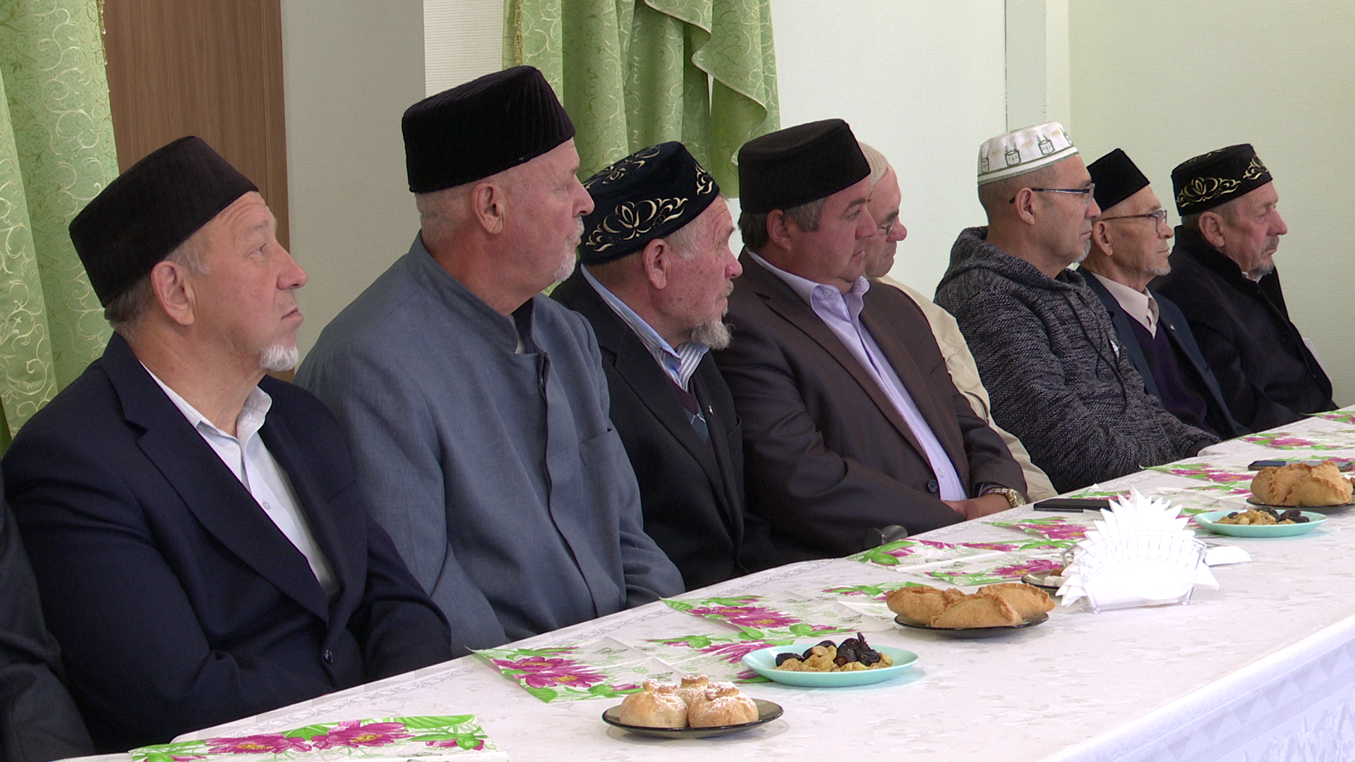 В Нурлате прошла встреча имамов мечетей с главами сельских поселений и руководством района