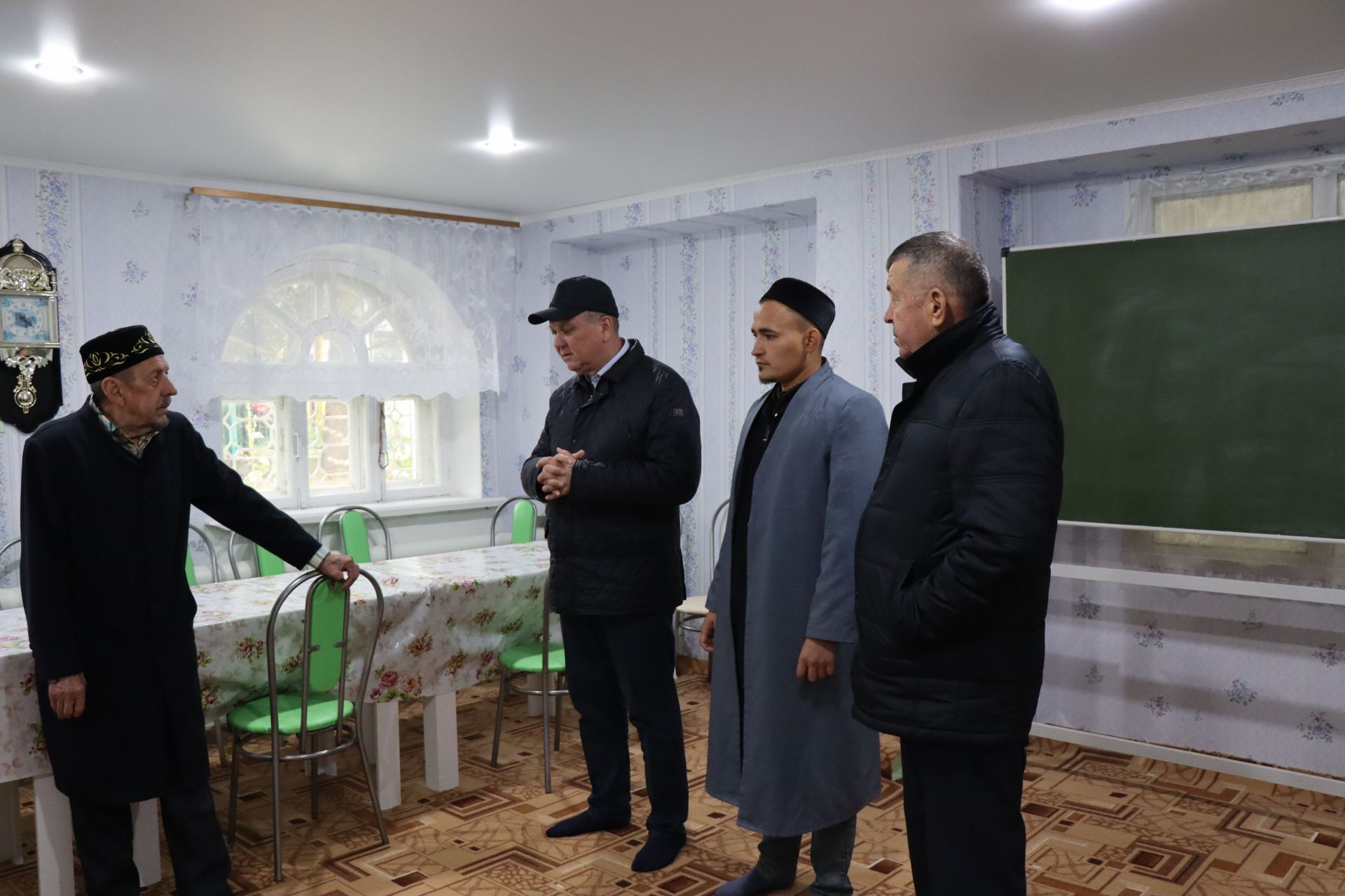 Глава Нурлатского района посетил социально значимые объекты города
