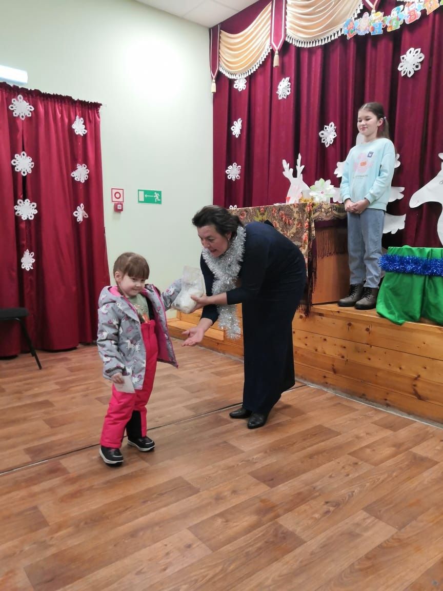 Семья Азяковых из деревни Салдакаево в лотерею выиграла кролика