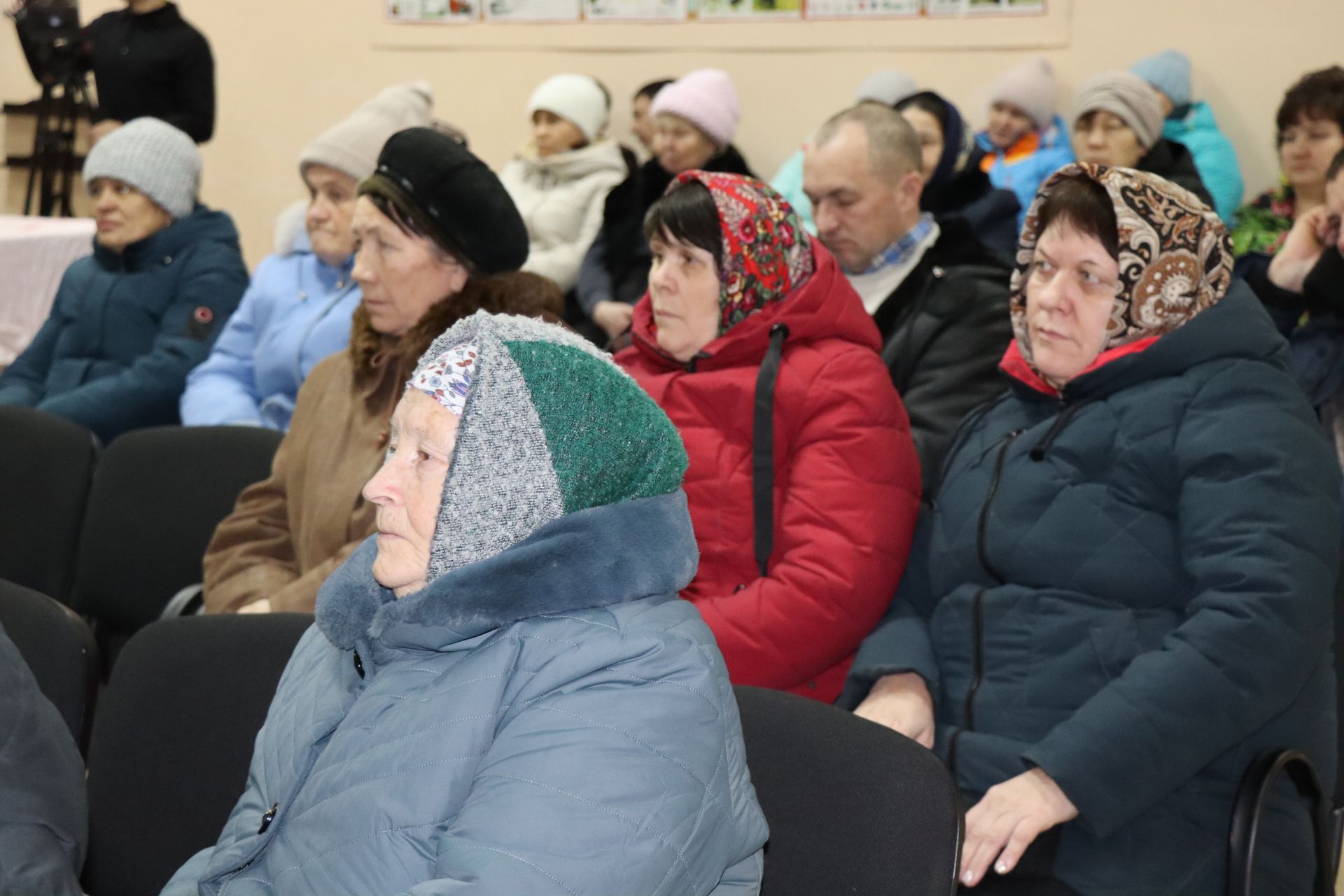 Семье Ибрагимовых из села Богдашкино во время схода граждан подарили доильный аппарат