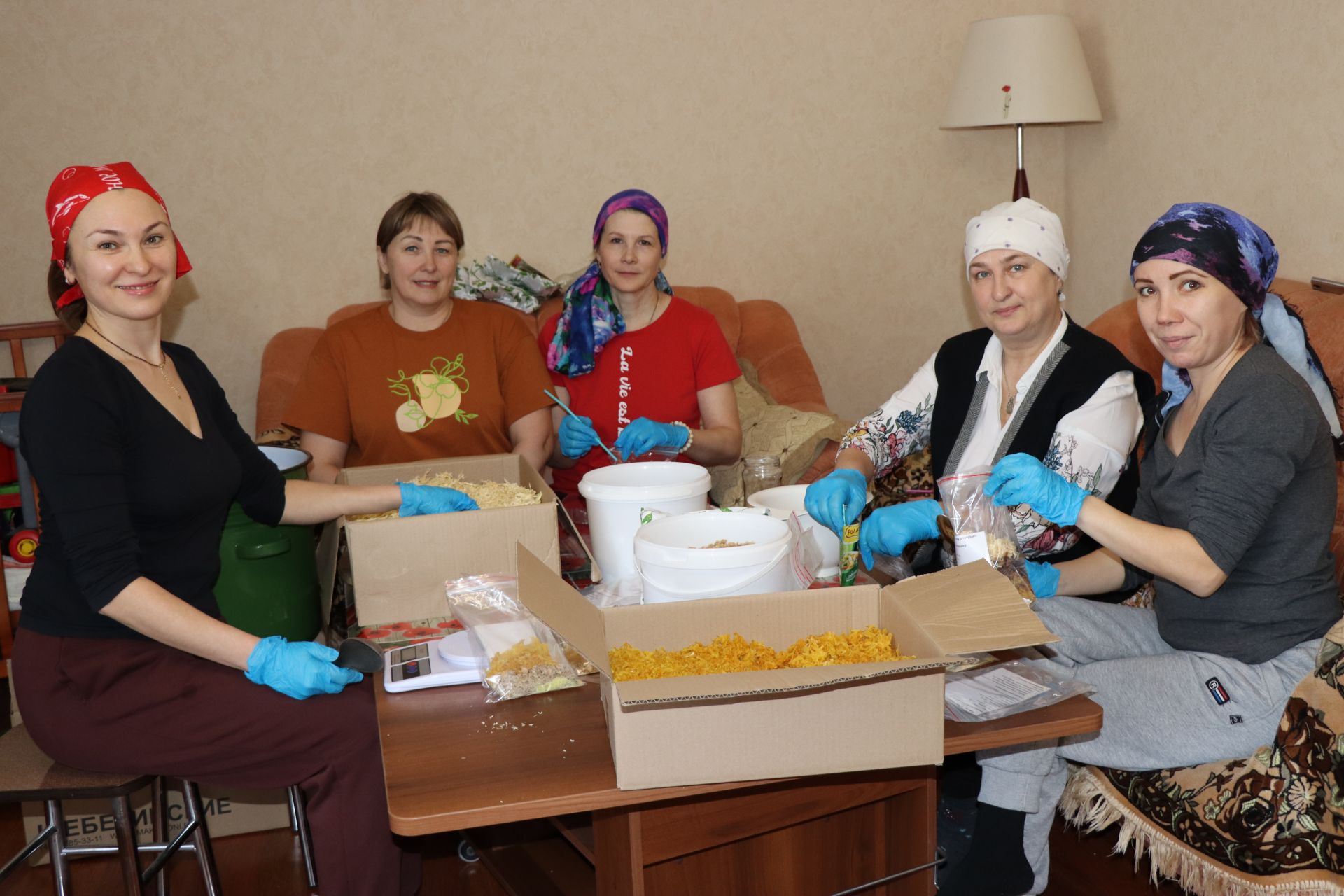 Волонтеры движения «Вкусняшки для победы» продолжают готовить еду для участников СВО