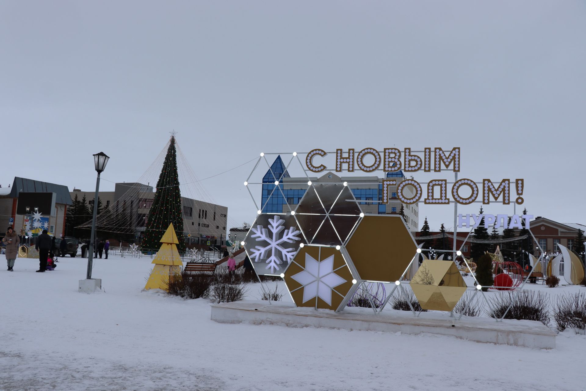 Новогоднее оформление Нурлата оценила комиссия из Казани