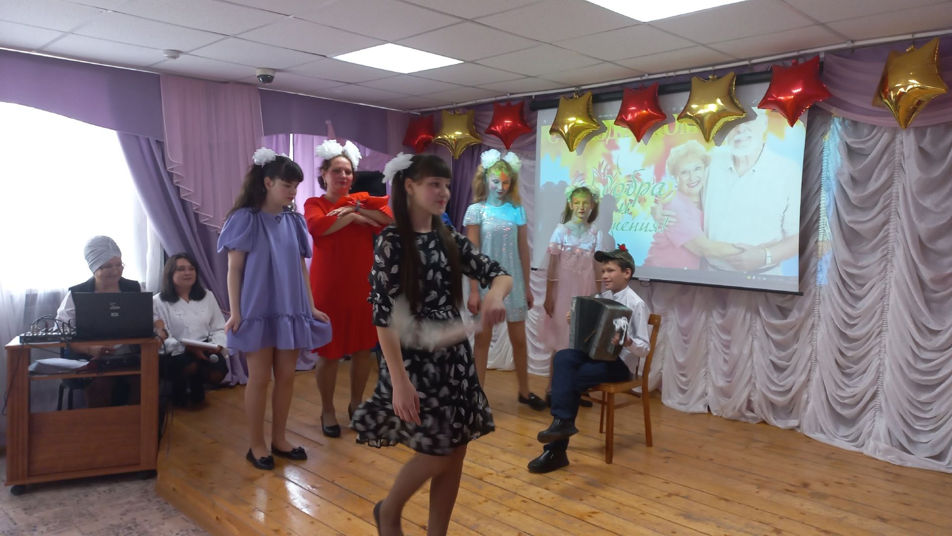 Дню пожилого человека посвятили праздничный концерт в Нурлатской школе-интернат