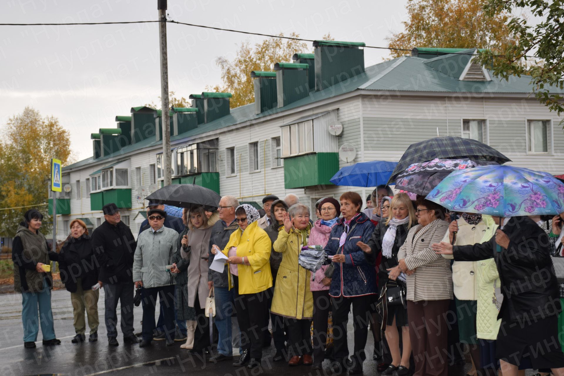 В Нурлате в День учителя на улице Вахитова открыт сквер учителей