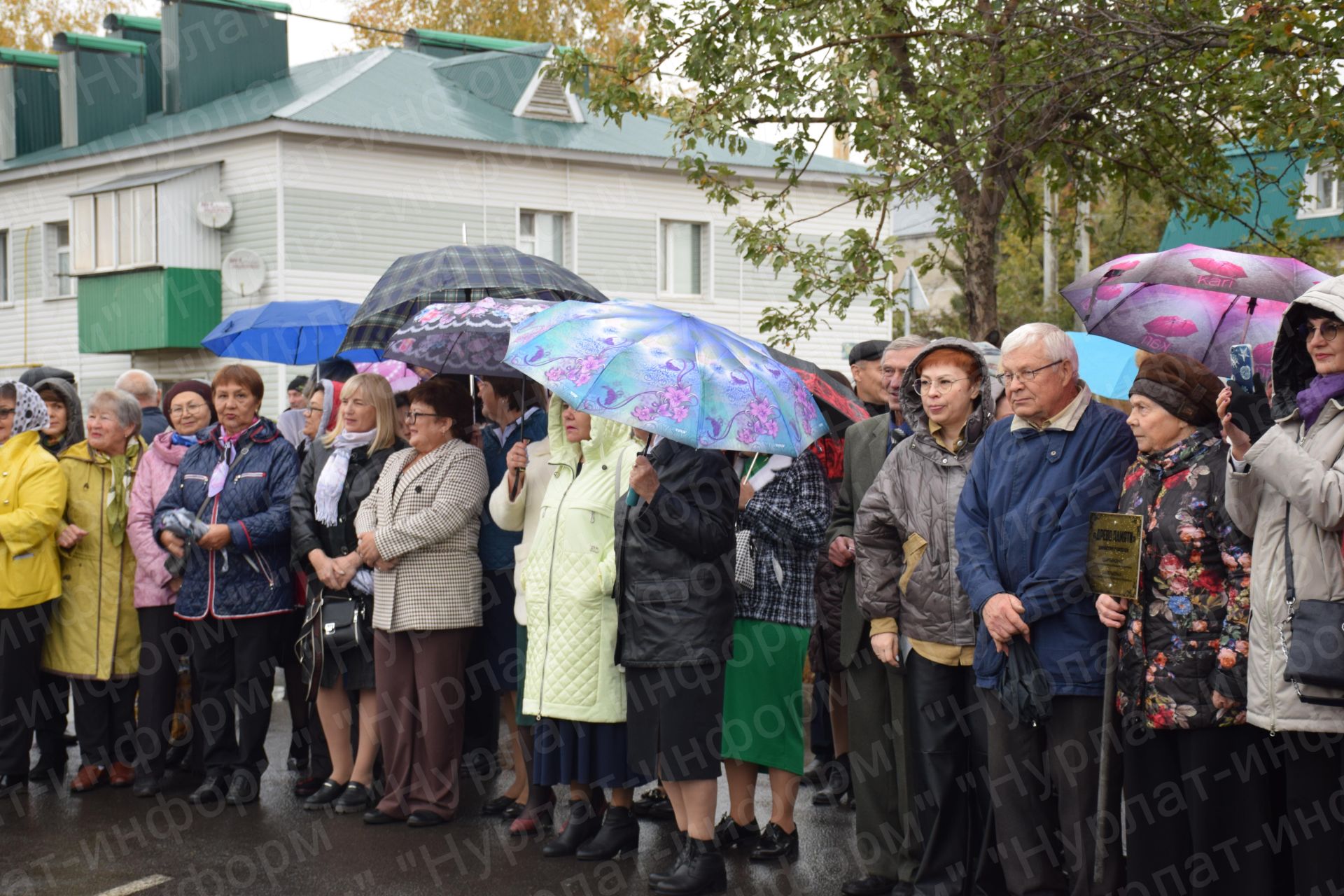 В Нурлате в День учителя на улице Вахитова открыт сквер учителей