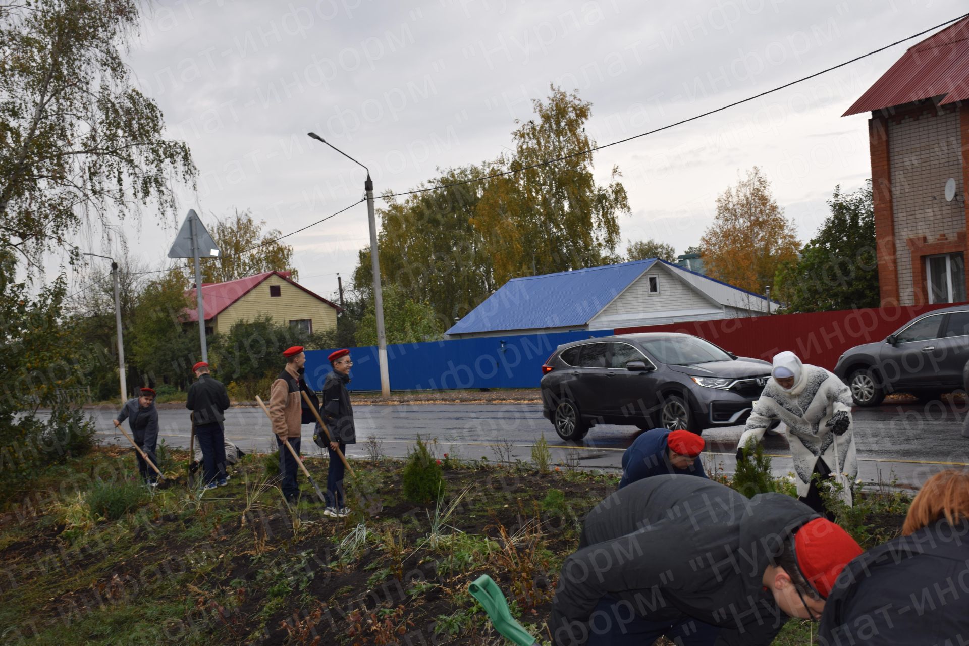 В Нурлате в День учителя на улице Вахитова открыт сквер учителей