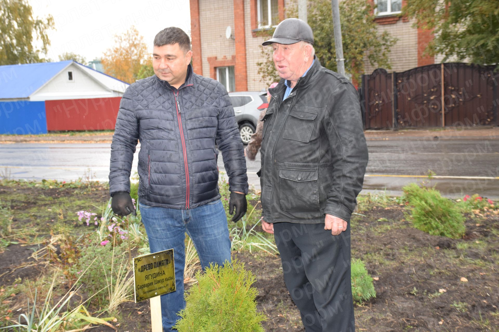 В Нурлате в День учителя на улице Вахитова открыт сквер учителей