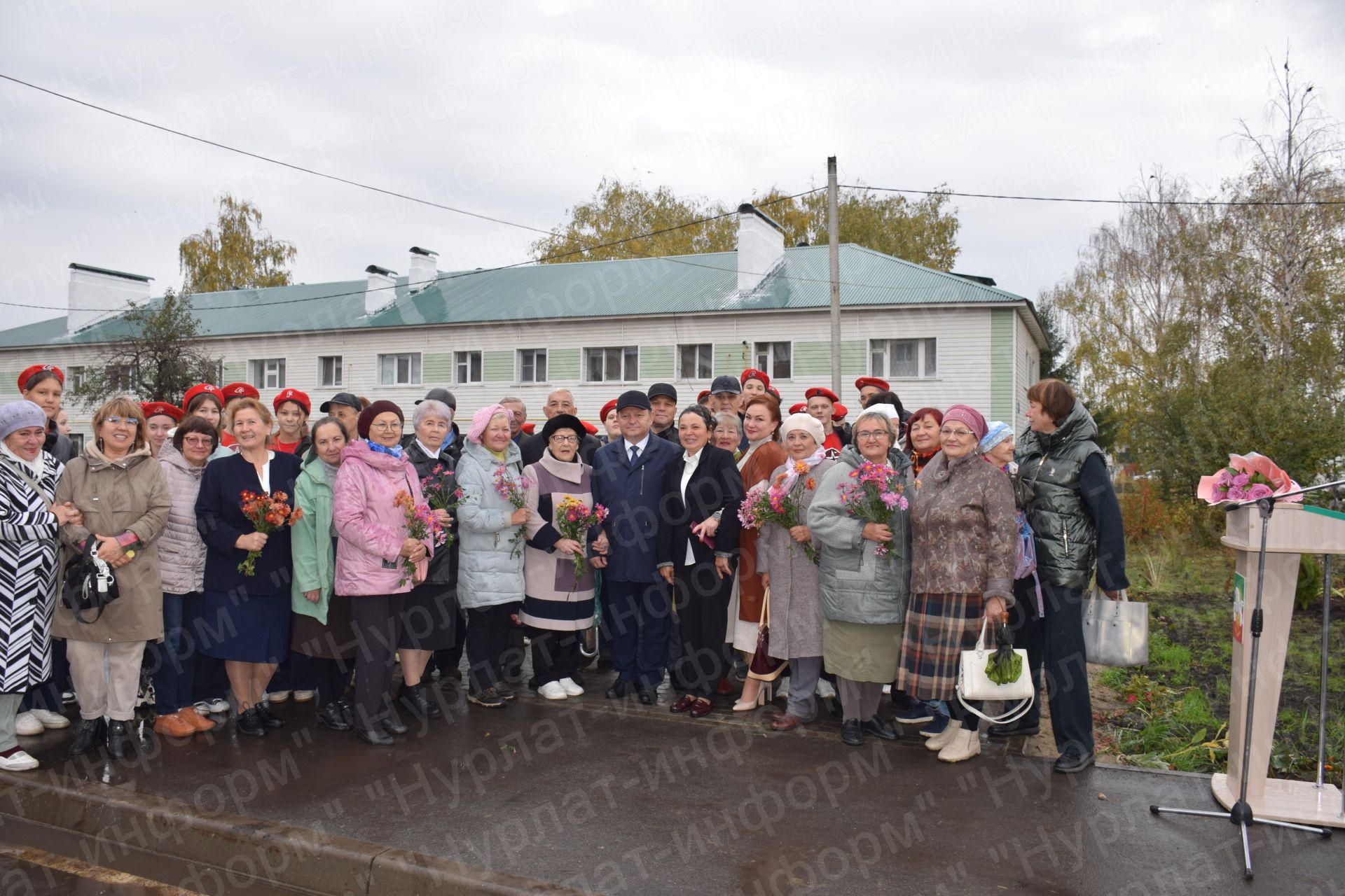 В Нурлате в День учителя на улице Вахитова открыт сквер учителей