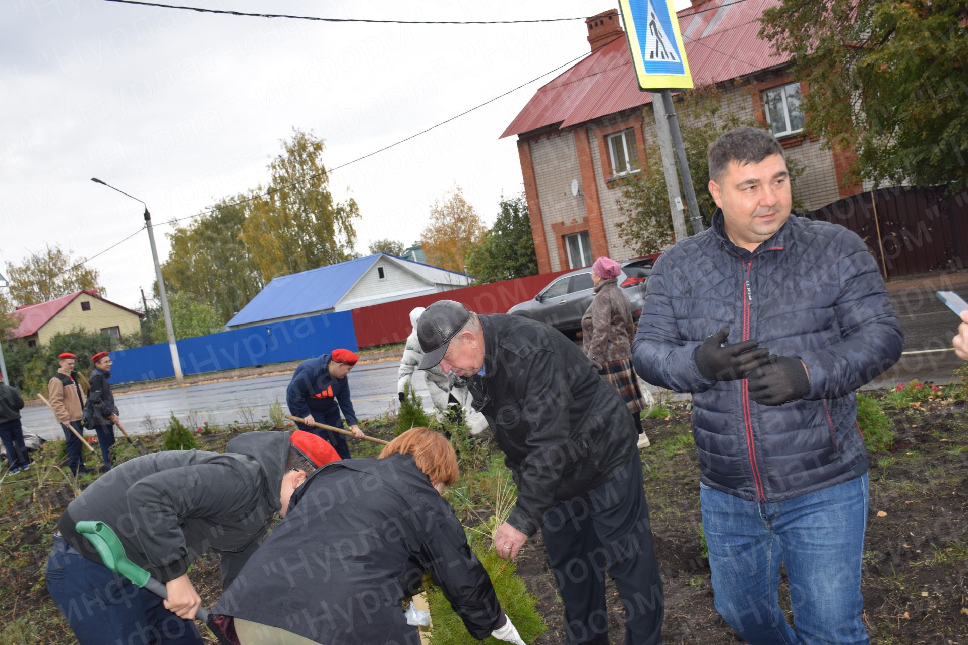 В Нурлате в День учителя на улице Вахитова открыт сквер учителей