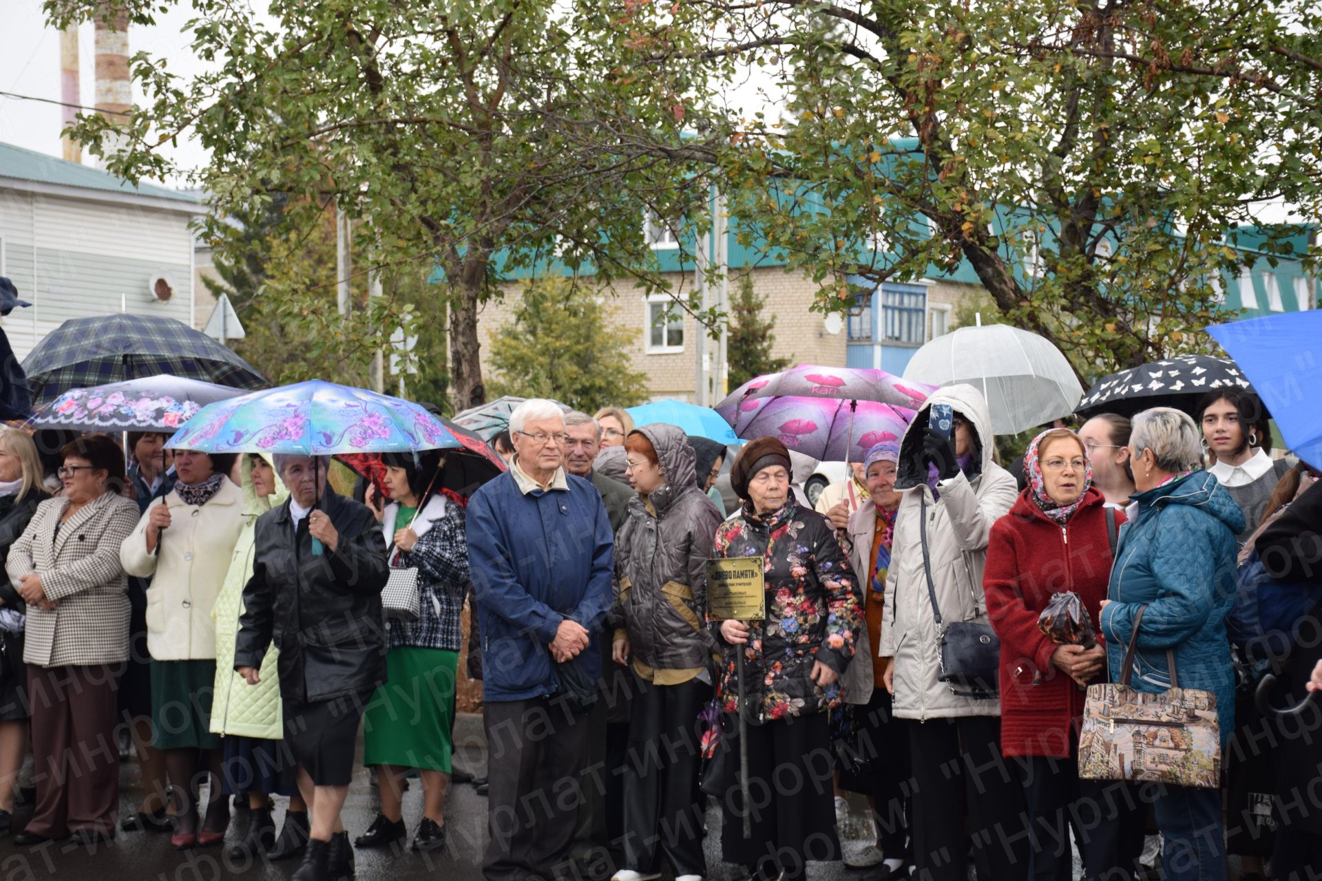 В Нурлате в День учителя на улице Вахитова открыт сквер учителей