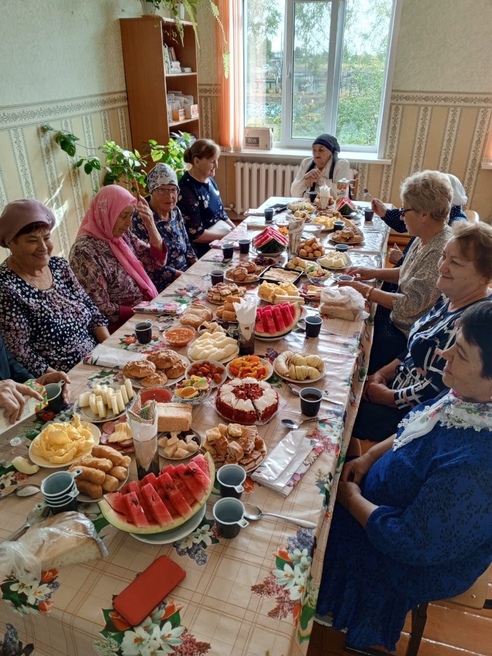 В Чулпановской школе организовали для своих ветеранов праздник