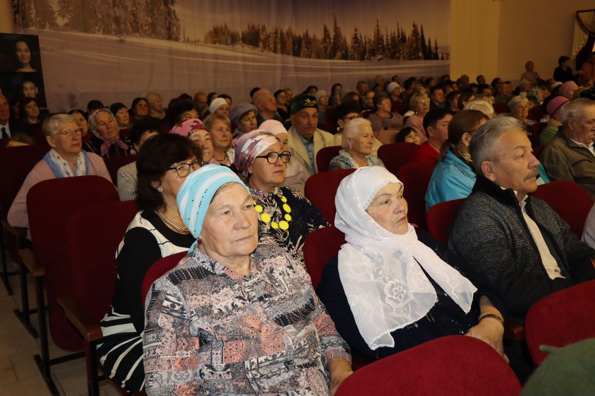 В Нурлате прошел концерт в рамках Дня пожилого человека