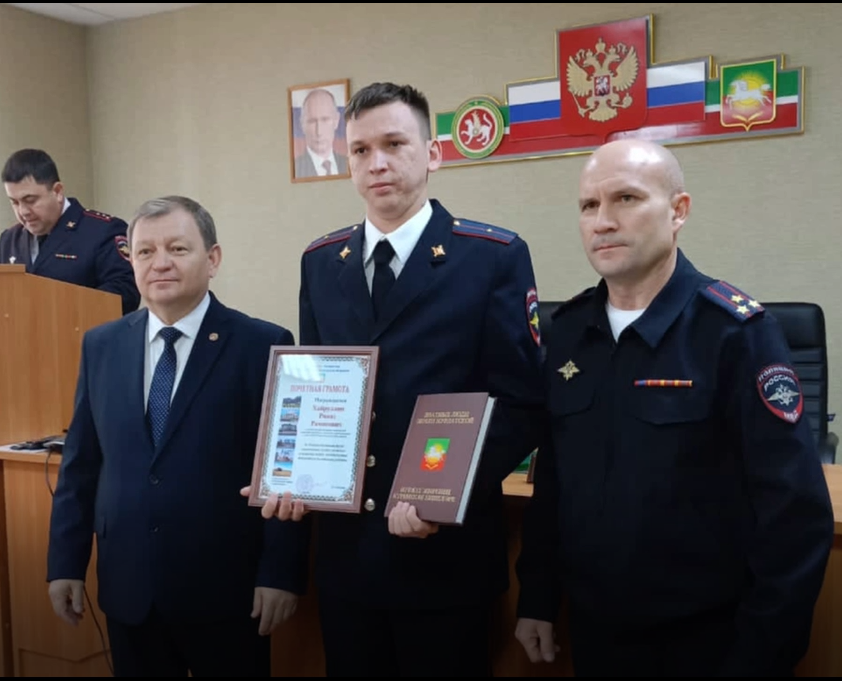 Дамир Ишкинеев поздравил нурлатцев с Днём полиции