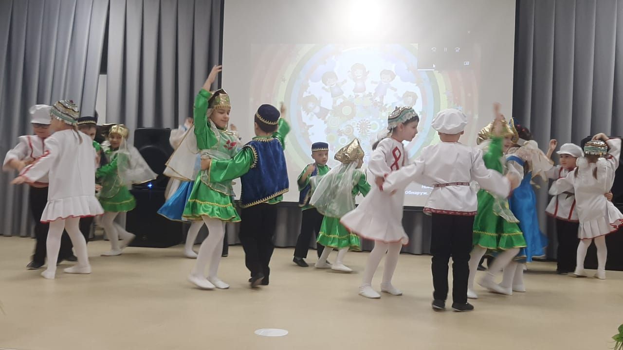 Воспитанники детских садов Нурлатского района продемонстрировали свои таланты на сцене