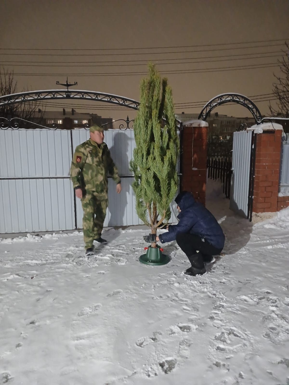 Семья погибшего бойца получила подарки на Новый год