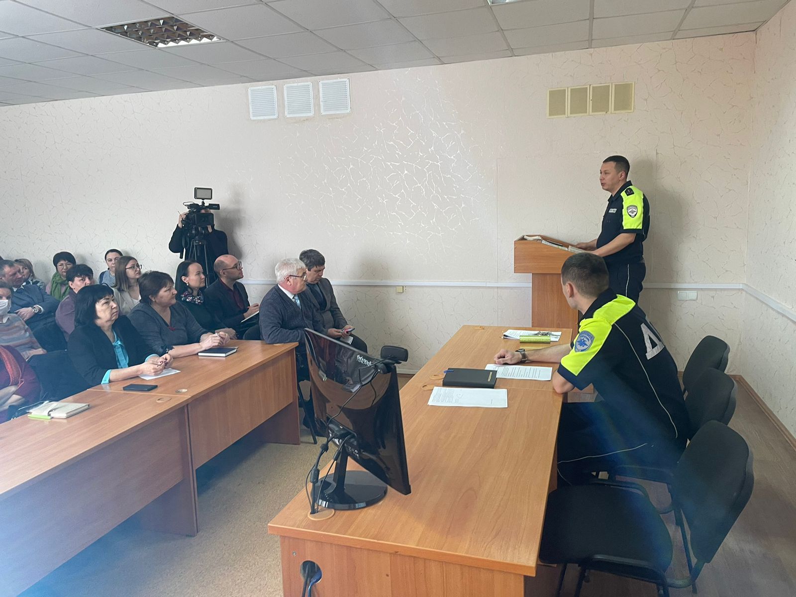 Нурлатские автоинспекторы проводят встречи с коллективами предприятий и организаций района