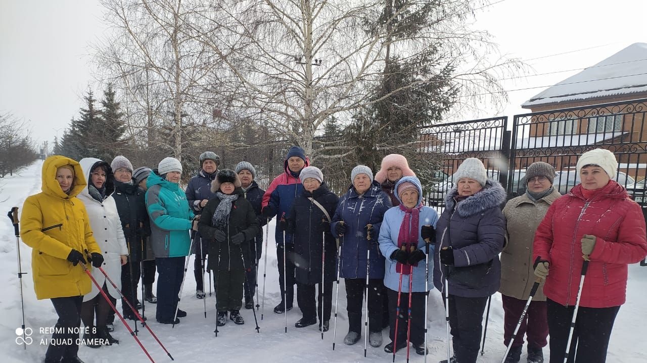 В Нурлате участницы Центра долголетия проводят занятия на свежем воздухе