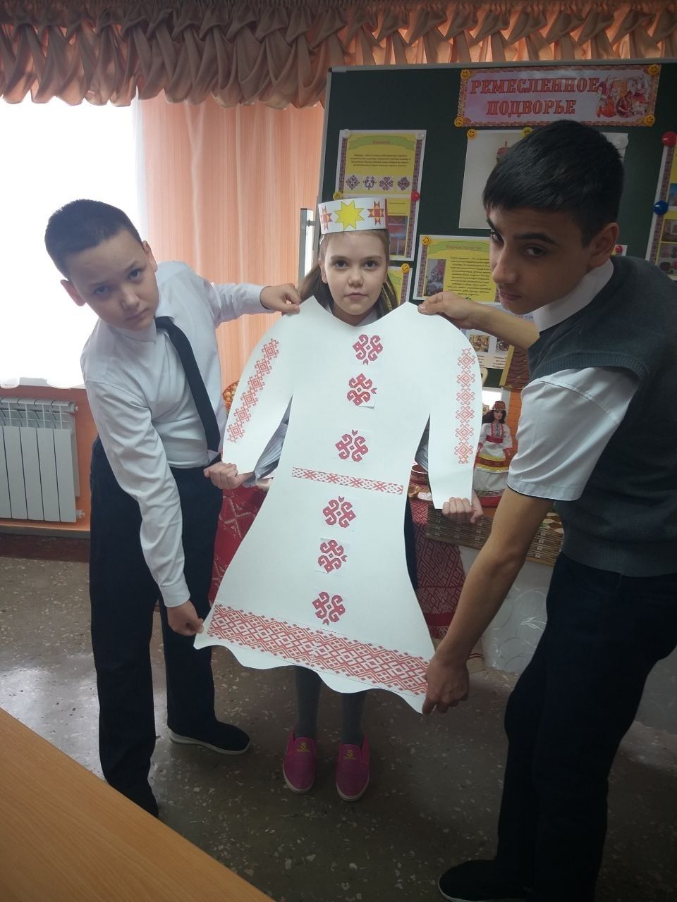 В Нурлатской школе-интернате организовали выставку чувашского народного ремесла и промысла