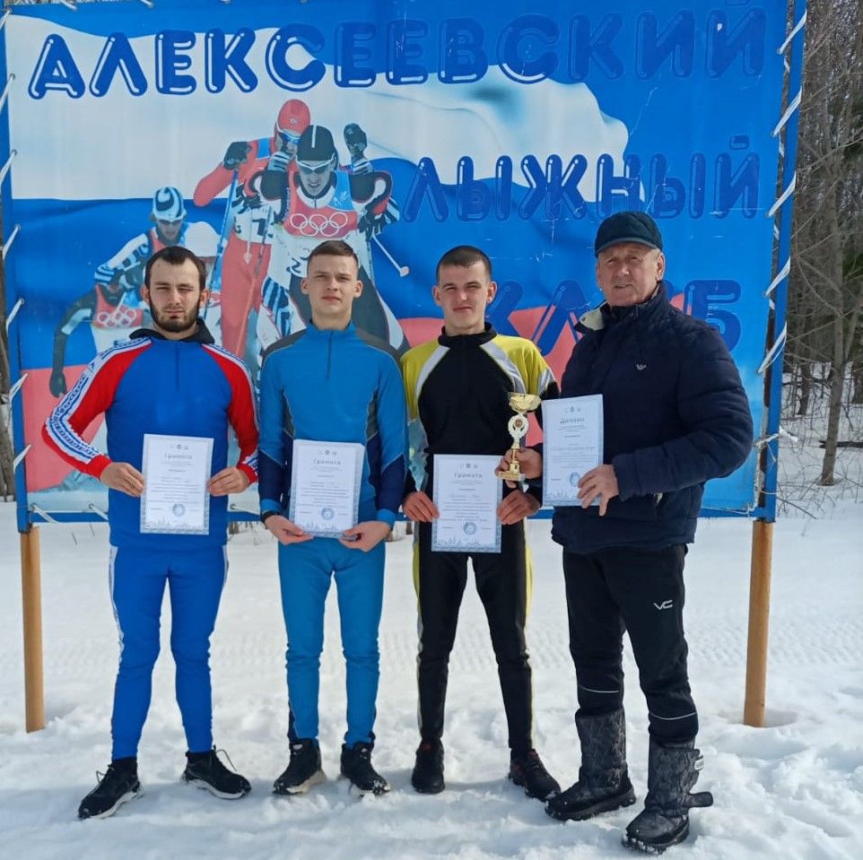 Команда Нурлатского аграрного техникума одержала победу в зональных соревнованиях по лыжным гонкам