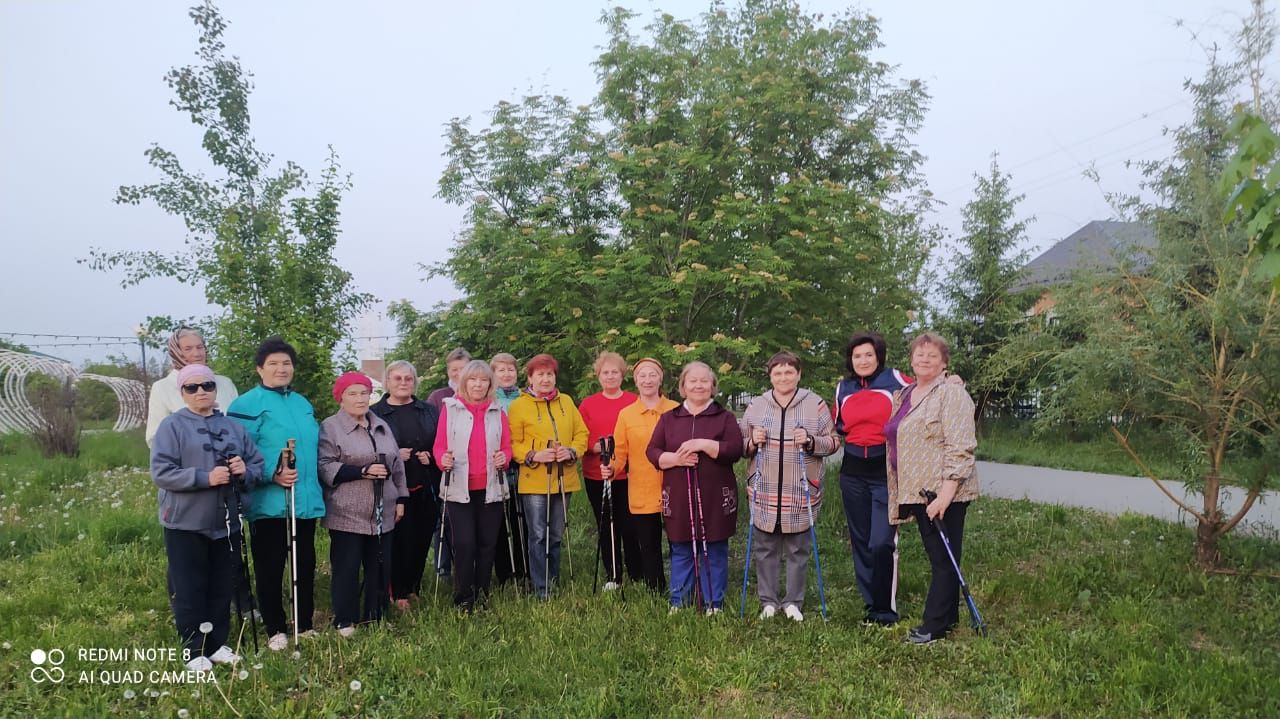 Нурлатцы 60+ отмечают День скандинавской ходьбы