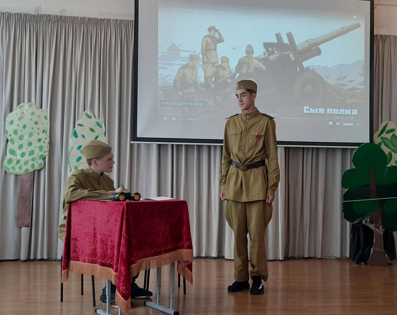 Нурлатские школьники показали спектакль ко Дню Победы