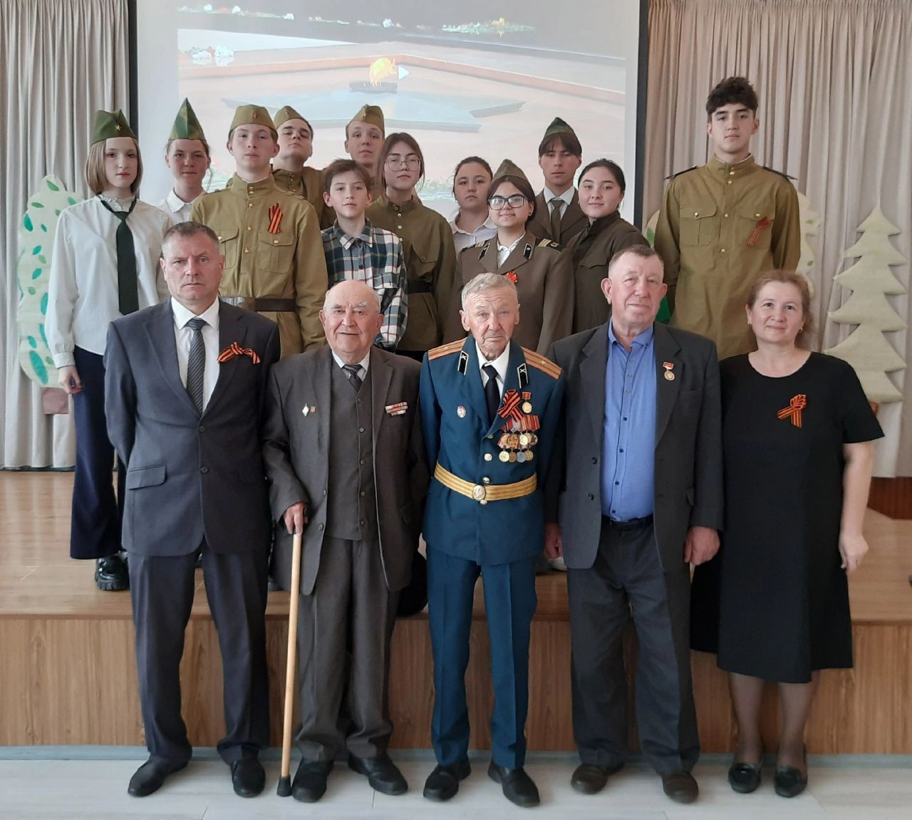 Нурлатские школьники показали спектакль ко Дню Победы