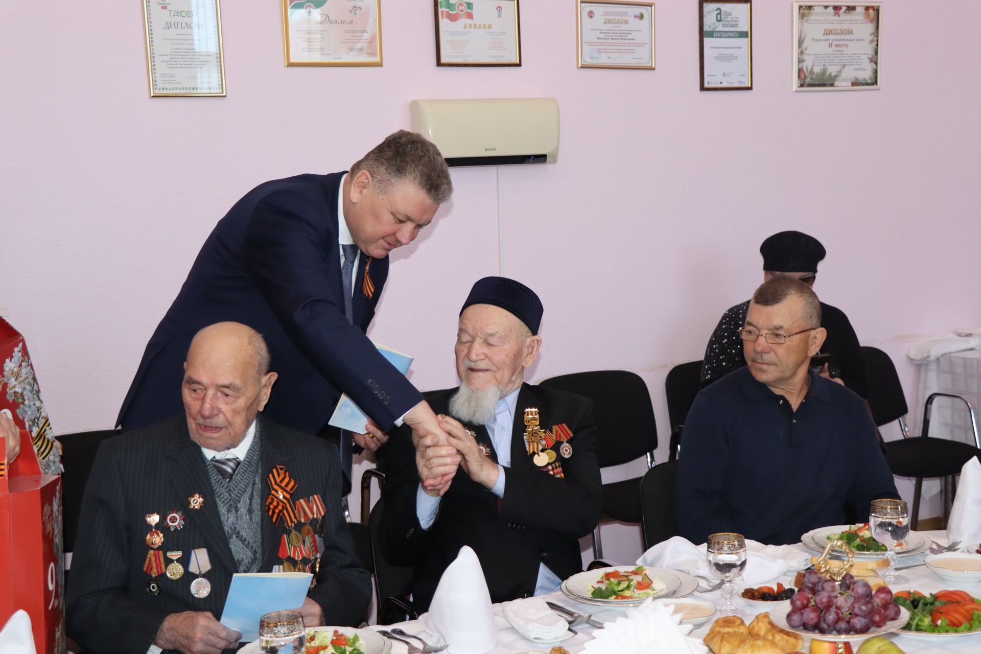 В Нурлате ветераны войны побывали в гостях у главы района