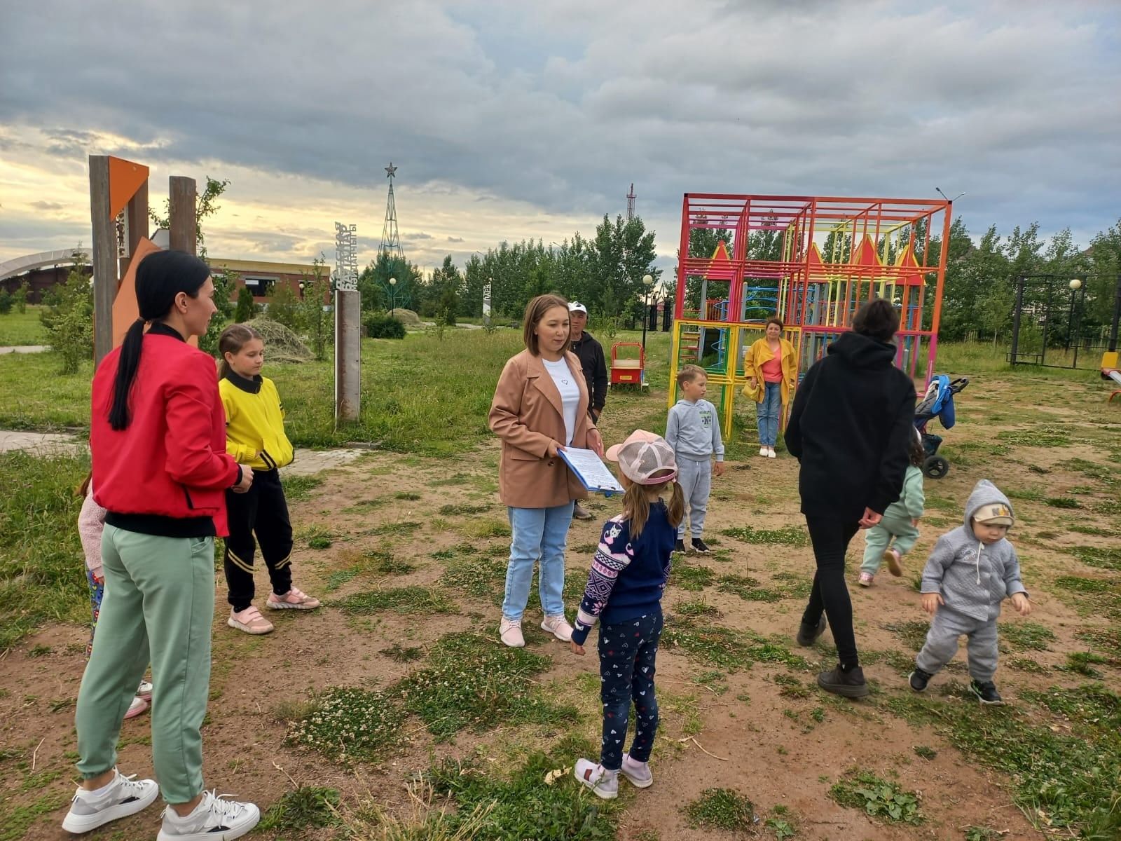 В Центральном парке Нурлата детский сад «Росинка» провел мероприятие «Игры  народов Поволжья» | 11.06.2023 | Нурлат - БезФормата