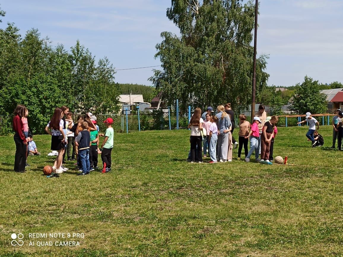 Весело и с пользой проводят нурлатские дети время в пришкольном лагере