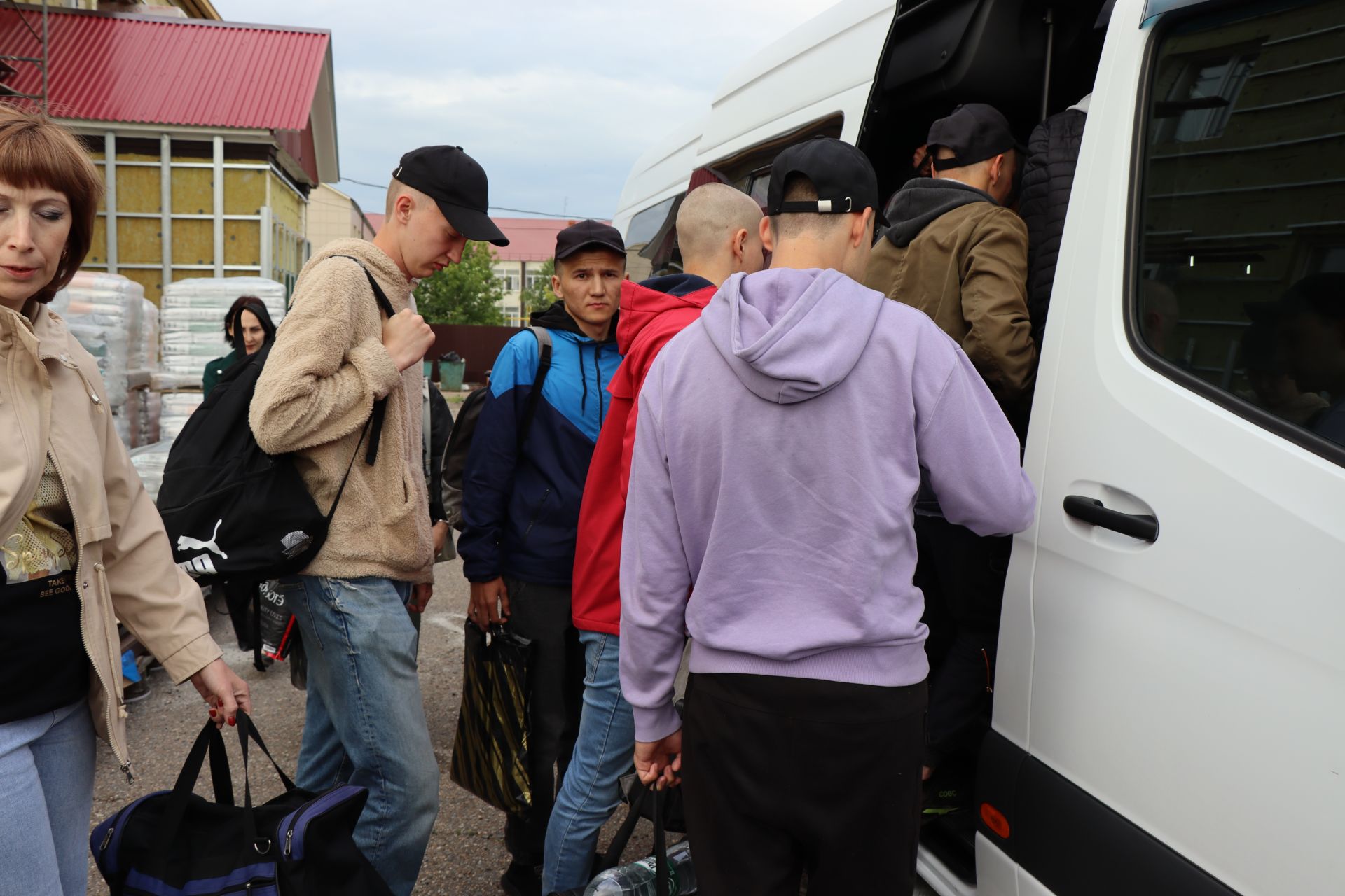 Нурлатцы торжественно проводили новобранцев на срочную службу