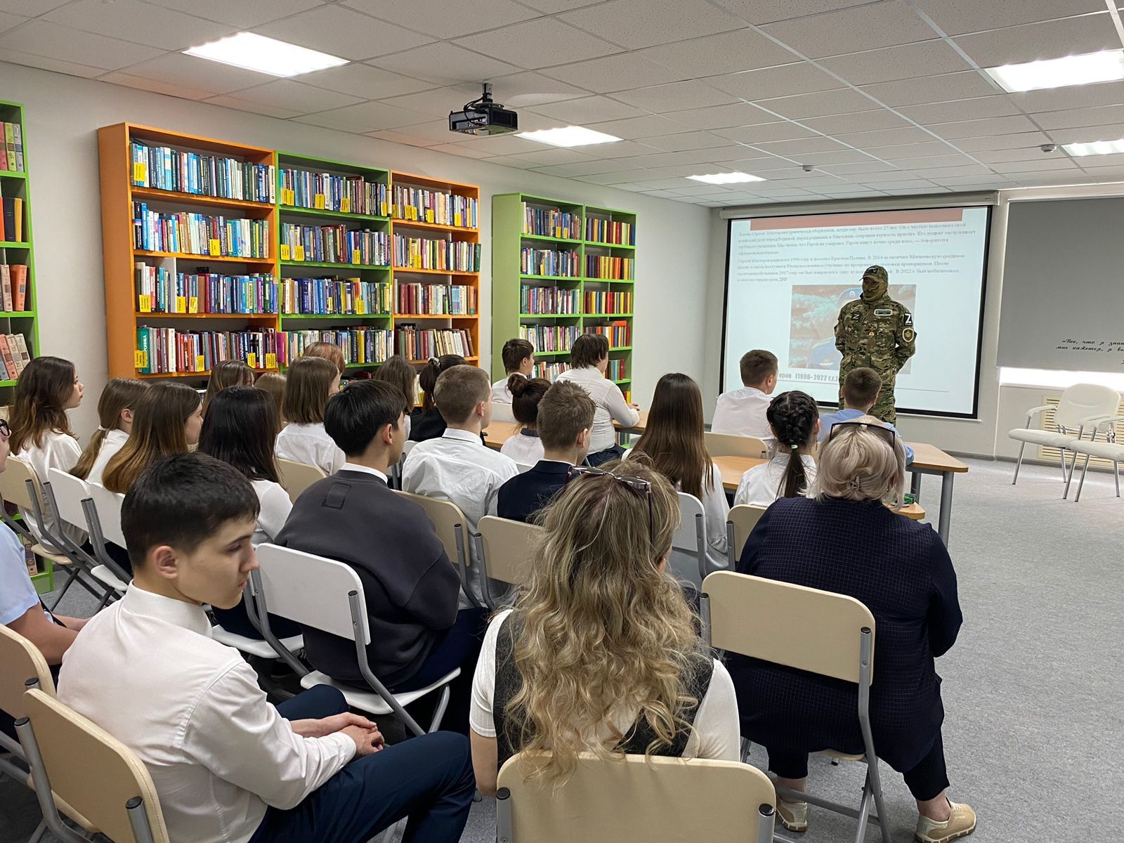 К нурлатским школьникам на встречу пришел участник СВО, прибывший в краткосрочный отпуск