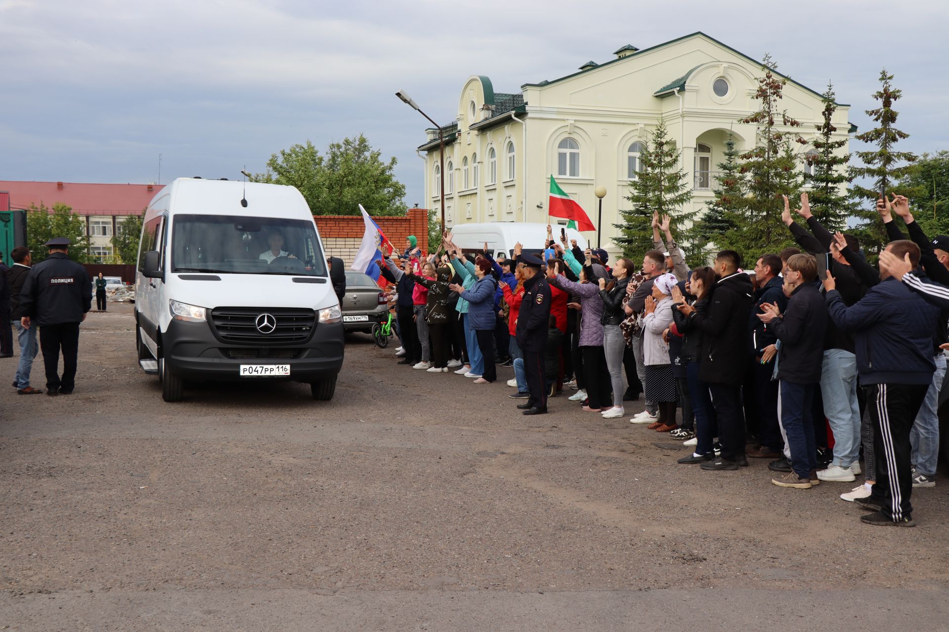 Нурлатцы торжественно проводили новобранцев на срочную службу