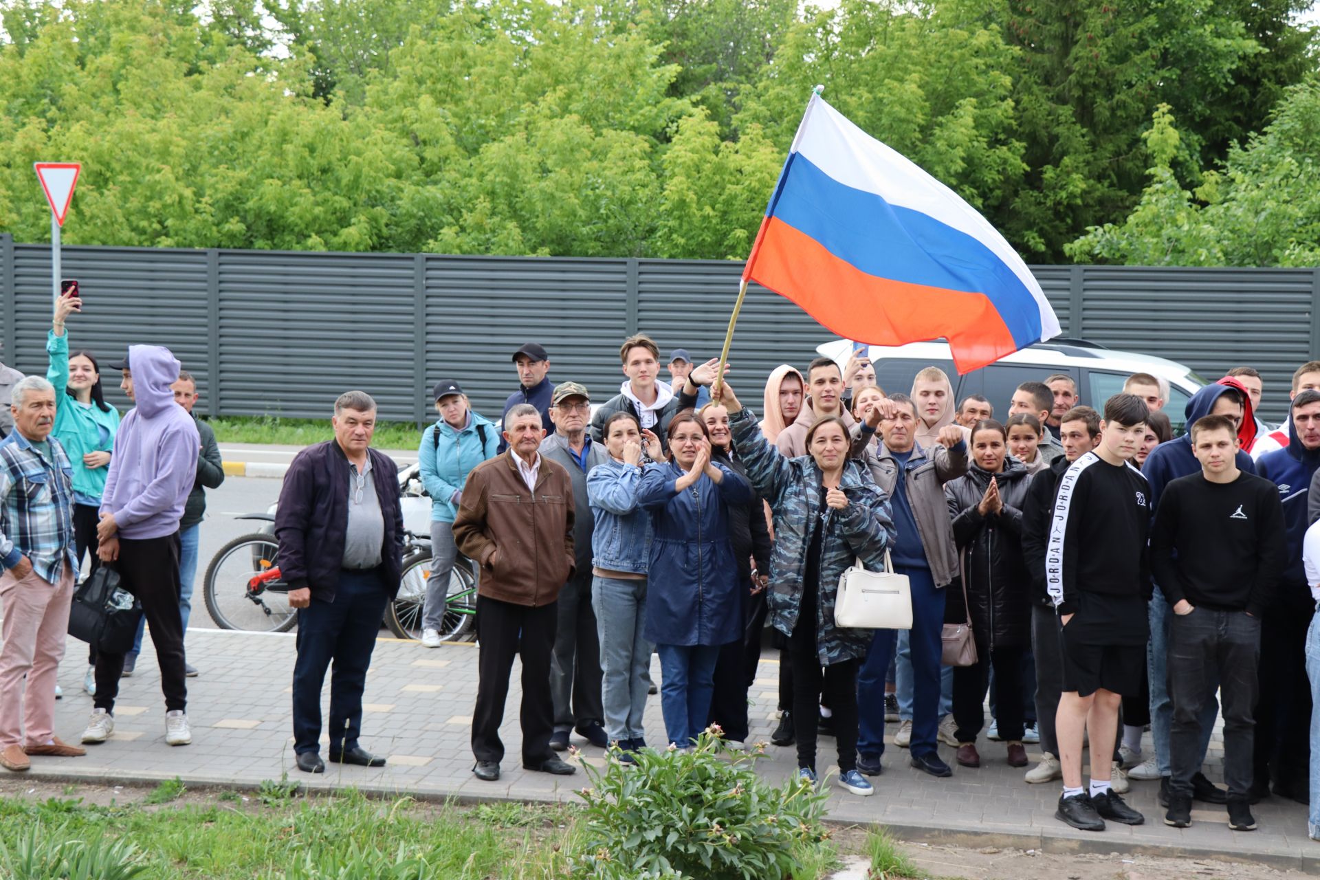 Нурлатцы торжественно проводили новобранцев на срочную службу