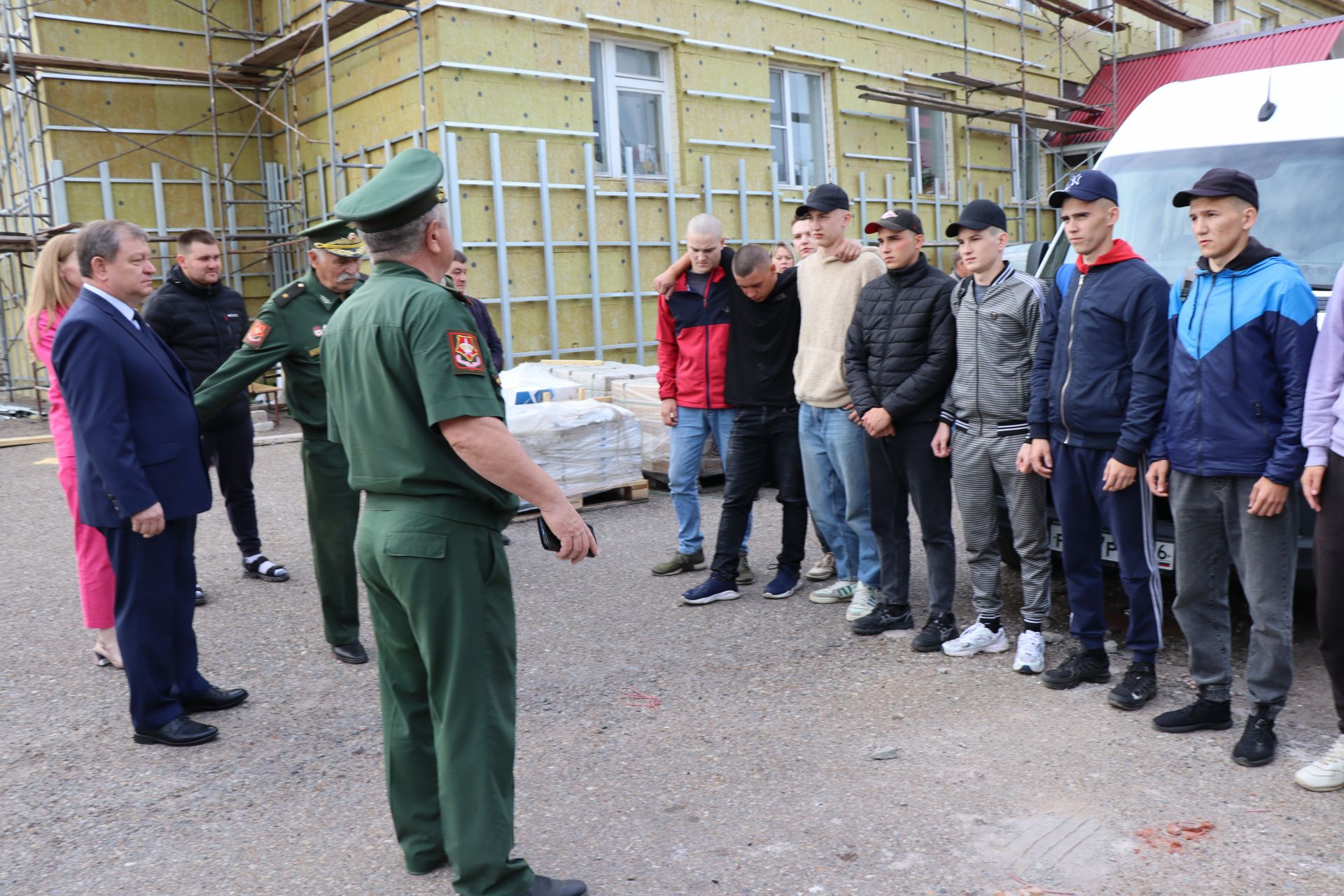 Нурлатцы торжественно проводили новобранцев на срочную службу