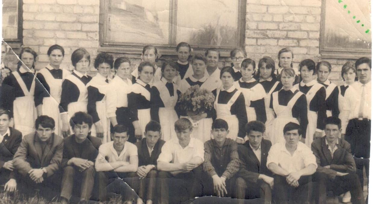 Выпускник 10 «З» класса нурлатской городской школы №1 ищет своих одноклассников