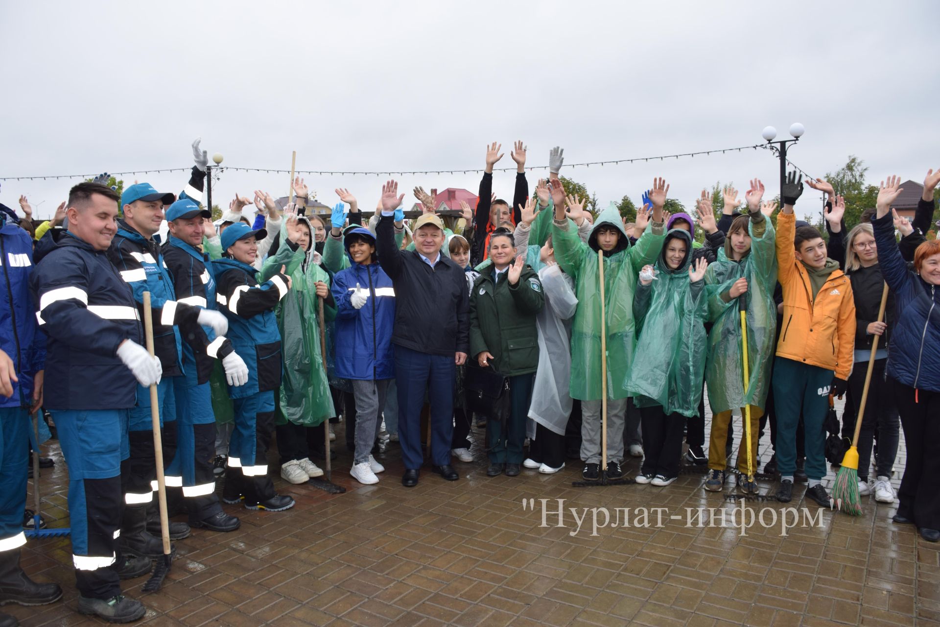 В Нурлате провели субботник в поддержку экологической олимпиады «Чистое наследие»